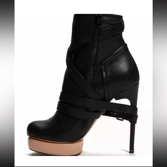 Nicholas Kirkwood's black leather ankle boots with wrap around 38 7.5 - Picture 2 of 2